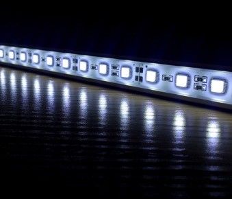 LEDの滑走路端燈の耐熱性アルミニウム プロフィールを出す2835側面を防水して下さい