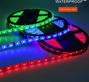 着色されたRGB SMD LEDの適用範囲が広いストリップ60のLEDs/MのセリウムのApprovelの長いワーキング・ライフ